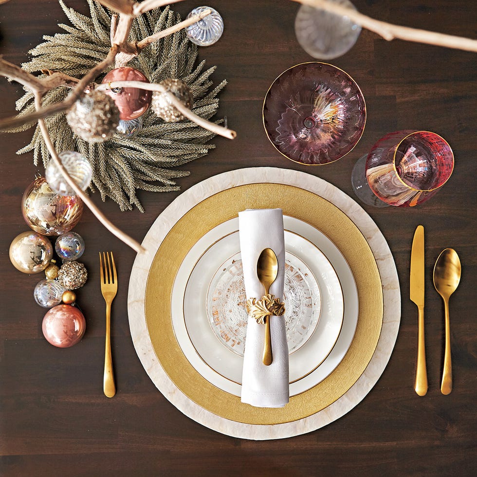 Dishware, Plate, Tableware, Cutlery, Platter, Household silver, Spoon, Table, Fork, Serveware, 