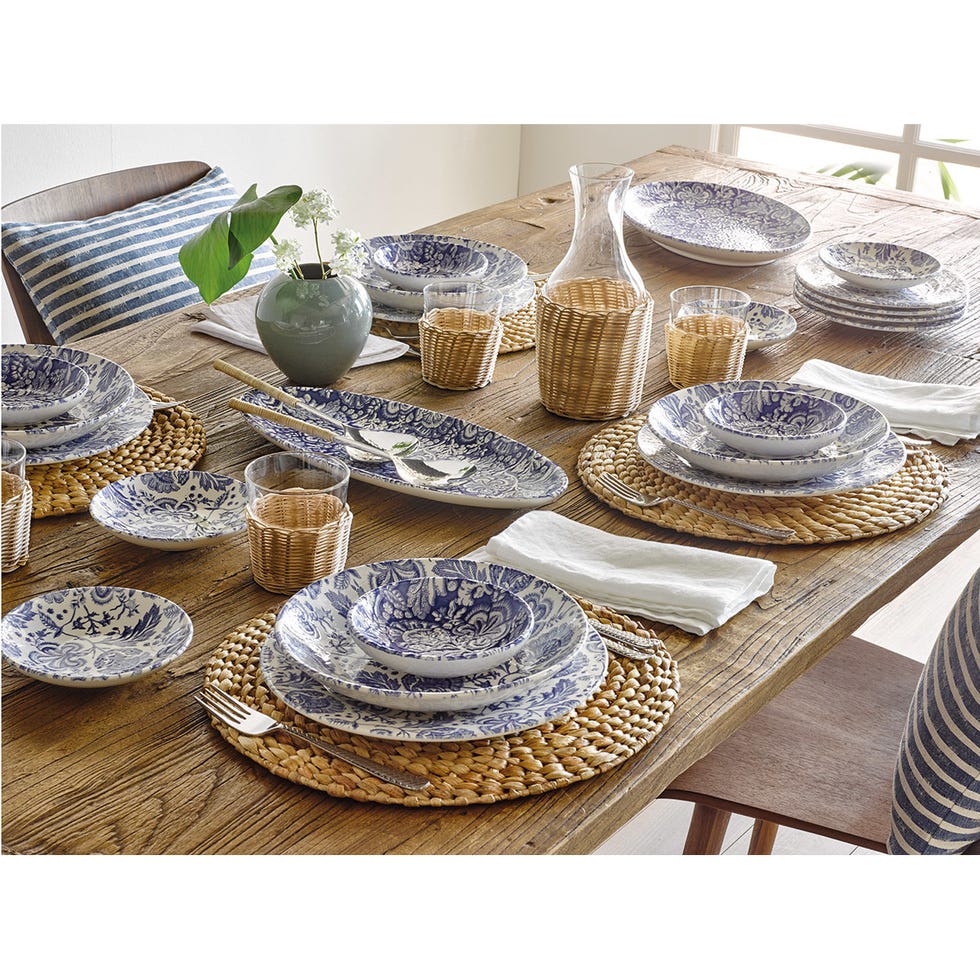 Dishware, Porcelain, Dinnerware set, Tableware, Plate, Platter, Serveware, Table, Saucer, Food, 