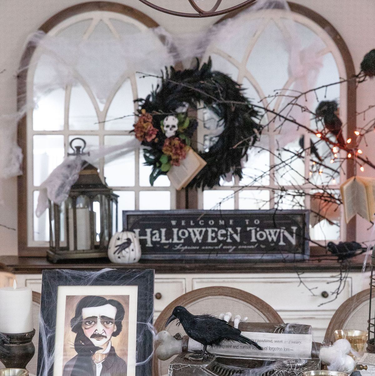 This Edgar Allen Poe-Themed Tablescape Is Perfect for Halloween