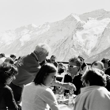 Mountain range, Mountain, Crowd, Black-and-white, Tourism, Alps, Monochrome photography, Recreation, Snow, Event, 