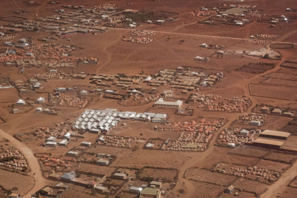 Een luchtfoto van het kamp bij Baidoa Door het gebrek aan regen vrezen experts een soortgelijke tragedie als de hongersnood van 2011 waarbij 260000 mensen in Somali stierven
