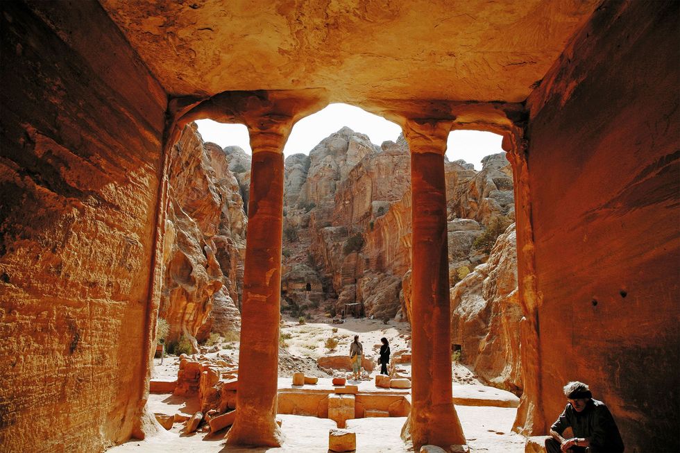 De historische stad Petra ligt aan de Koningsweg in Jordani