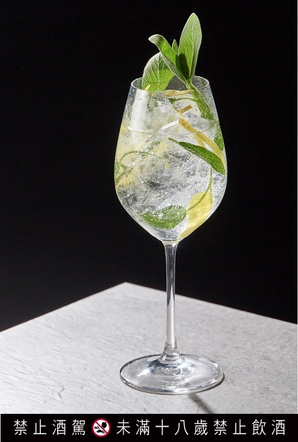 「﻿﻿sagin tonic」，以起源於義大利的琴酒為基酒，搭配象徵義大利西西里的檸檬及托斯卡尼的鼠尾草，輕盈的酒體感受，讓味蕾更顯清爽。