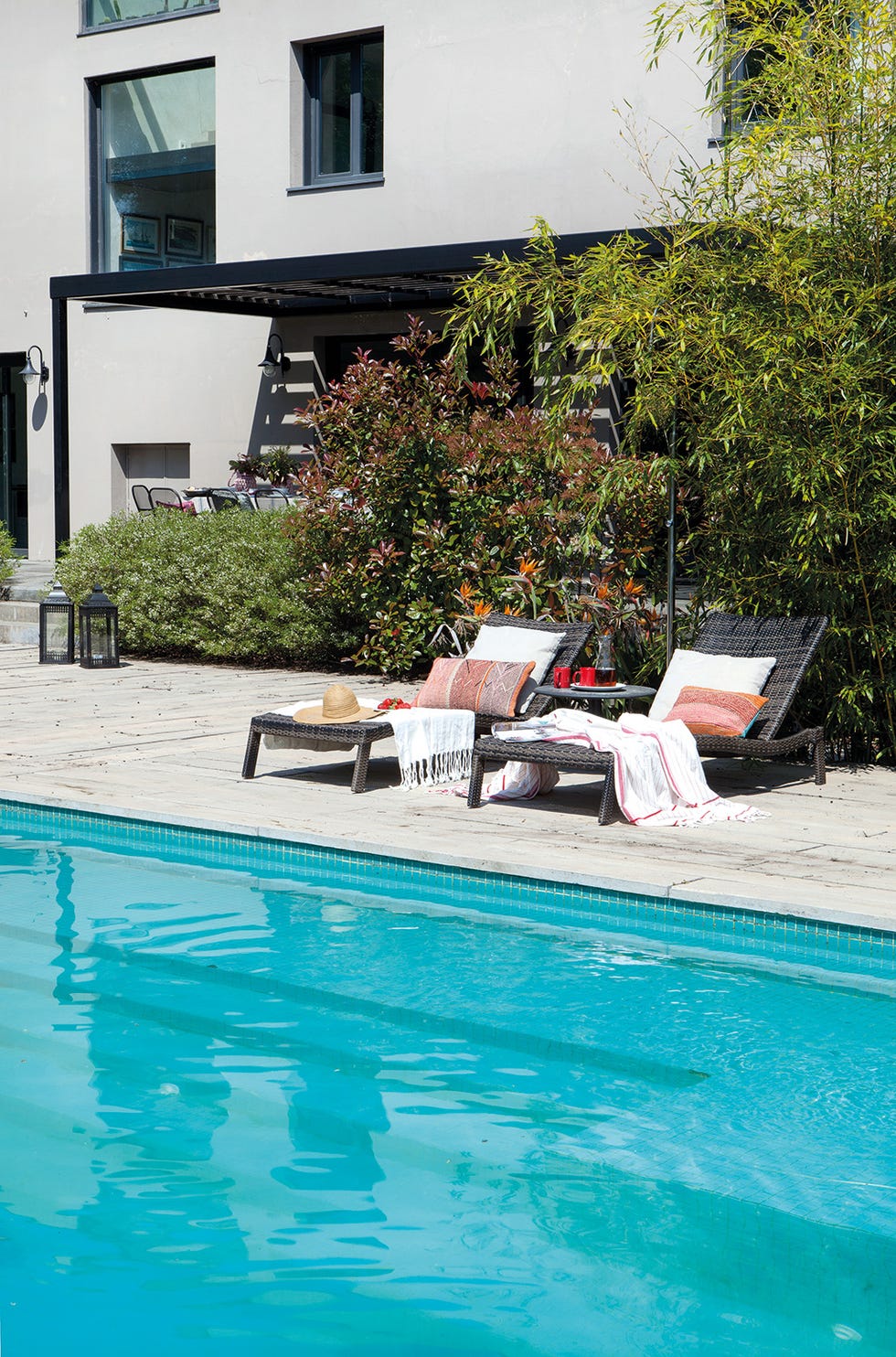 Swimming pool, Sunlounger, Property, Leisure, Outdoor furniture, Vacation, Resort, House, Furniture, Summer, 