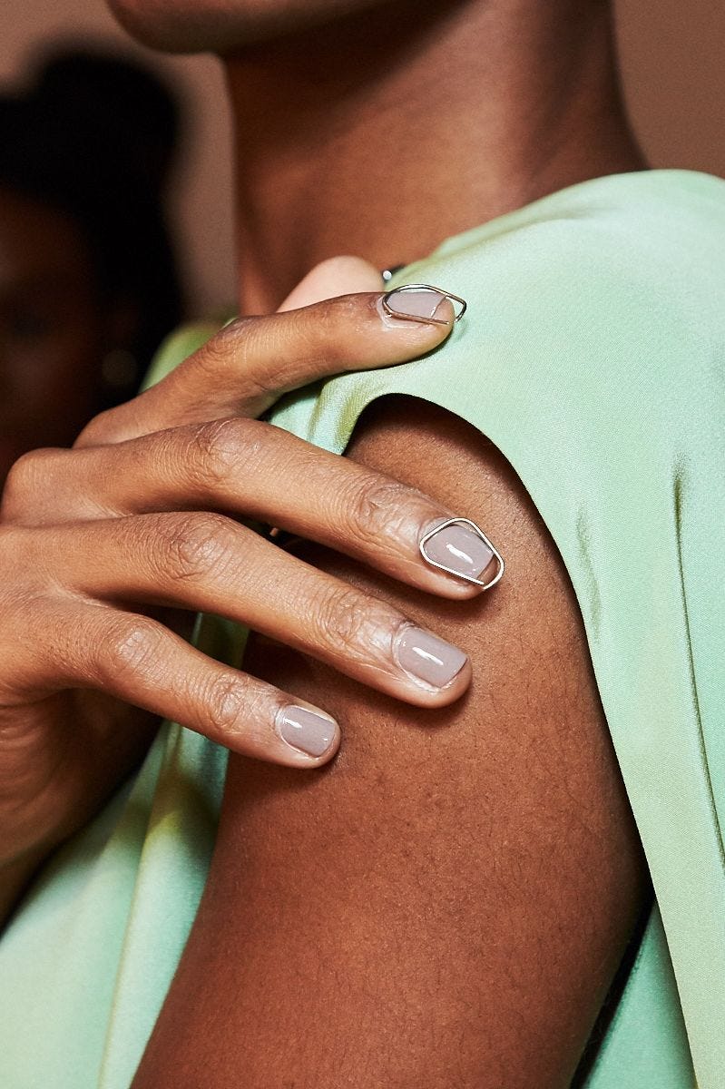 Skin, Nail, Green, Hand, Finger, Joint, Close-up, Muscle, Ring, Wedding ring, 