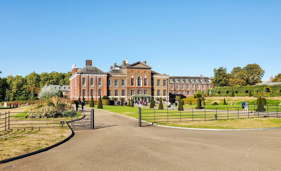 Kensington Palace under a clear blue sky