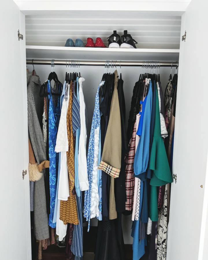 Clothes hanger, Closet, Room, Shelf, Wardrobe, Furniture, Home accessories, Shelving, 