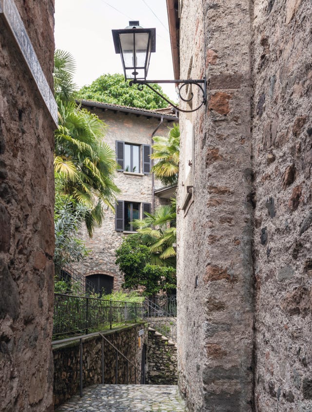 Wall, Town, Architecture, Building, Alley, House, History, Street, Tree, Window, 