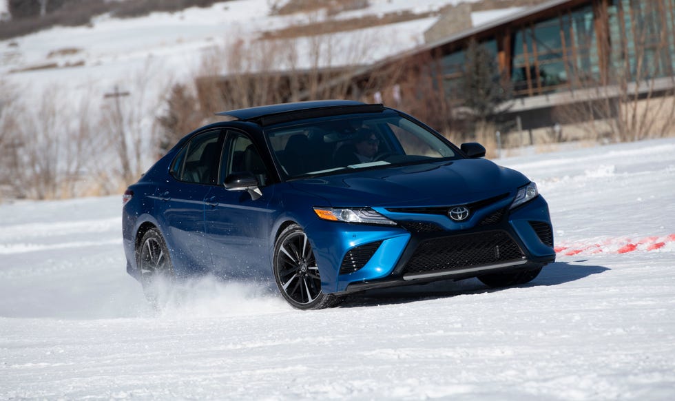 Gallery: Toyota Camry and Avalon Take on the Snow with AWD