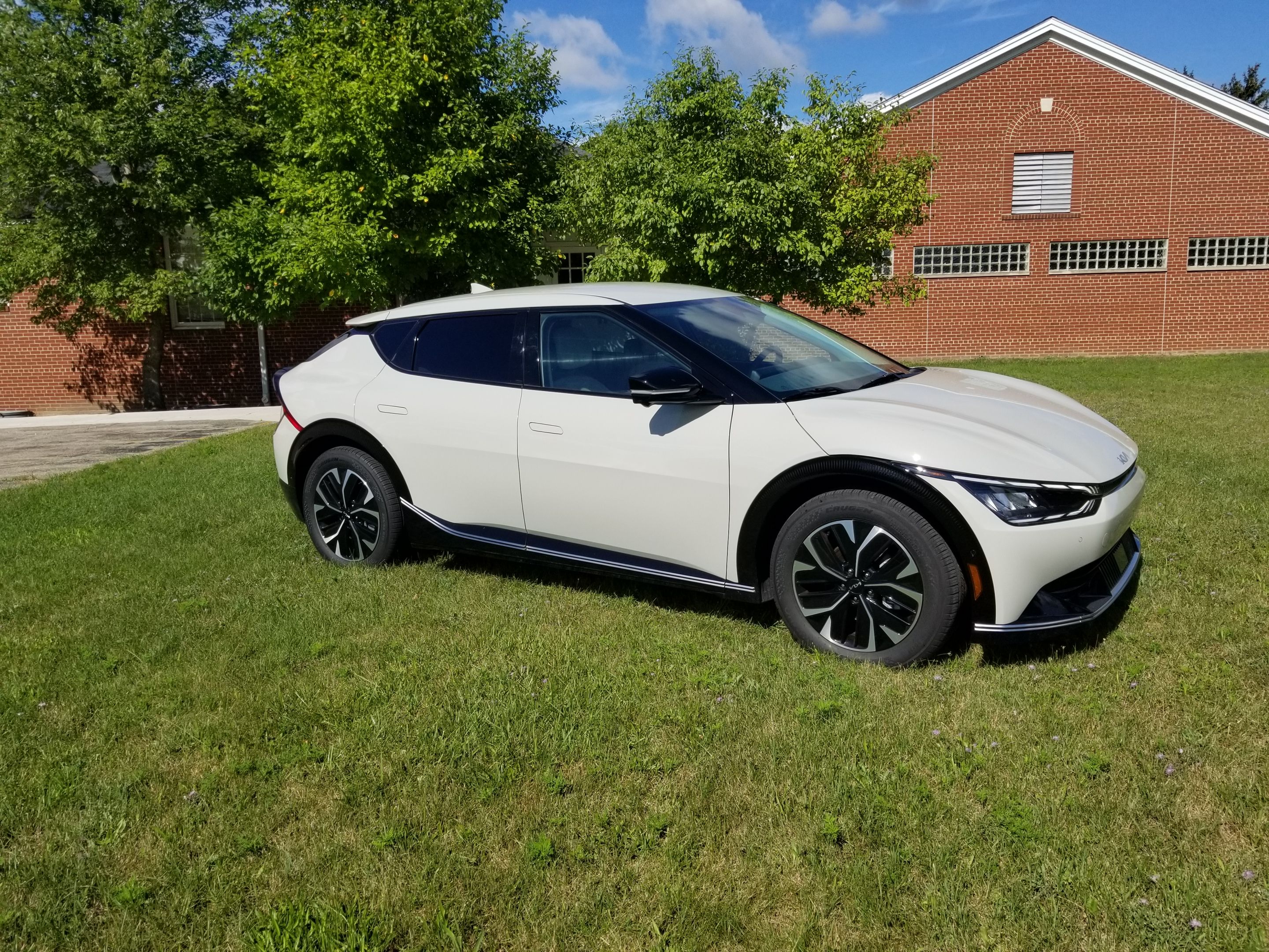 Gallery: 2022 Kia EV6 Wind AWD