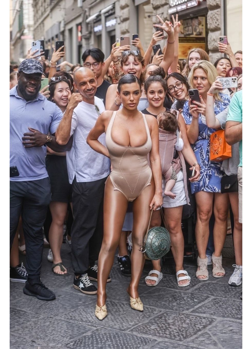 ビアンカ・センソリの“ほぼ裸”ファッション15選｜カニエ・ウェスト新妻は大胆＆過激な露出がお好き？【2023年最新】