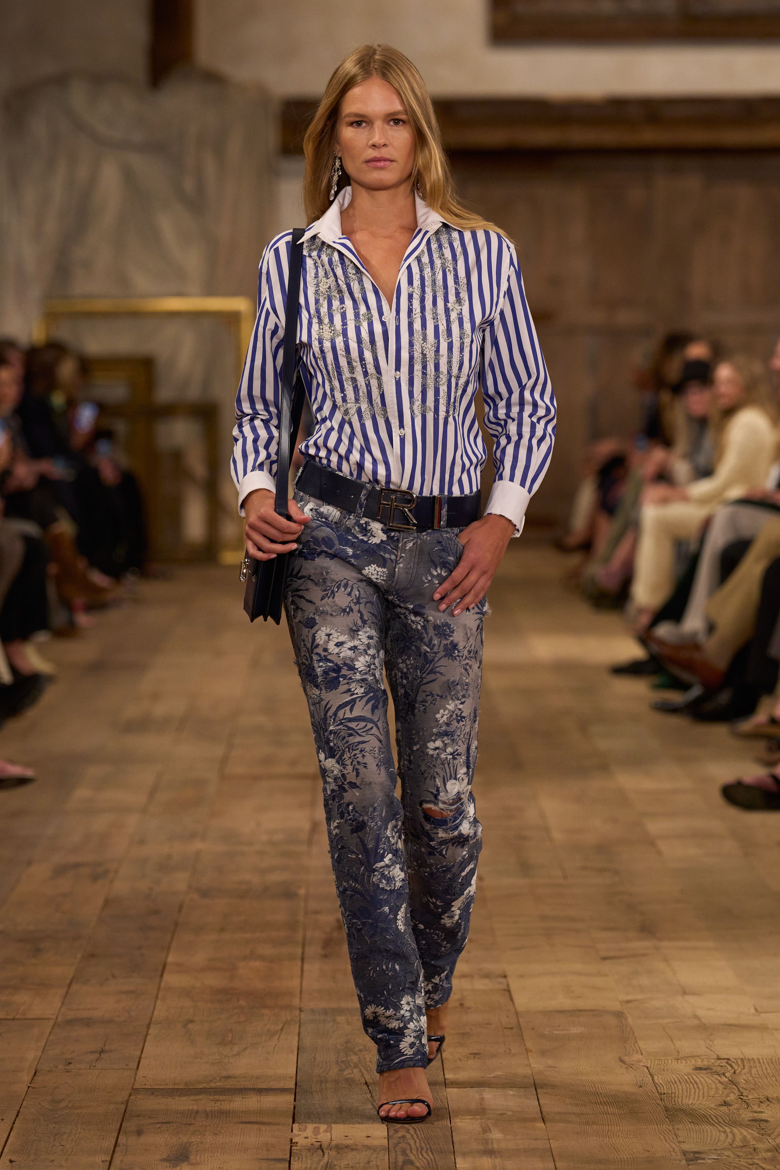 Ralph Lauren Ready To Wear Fashion Show, Collection Fall Winter 2022  presented during New York Fashion Week, Runway look #008 – NOWFASHION