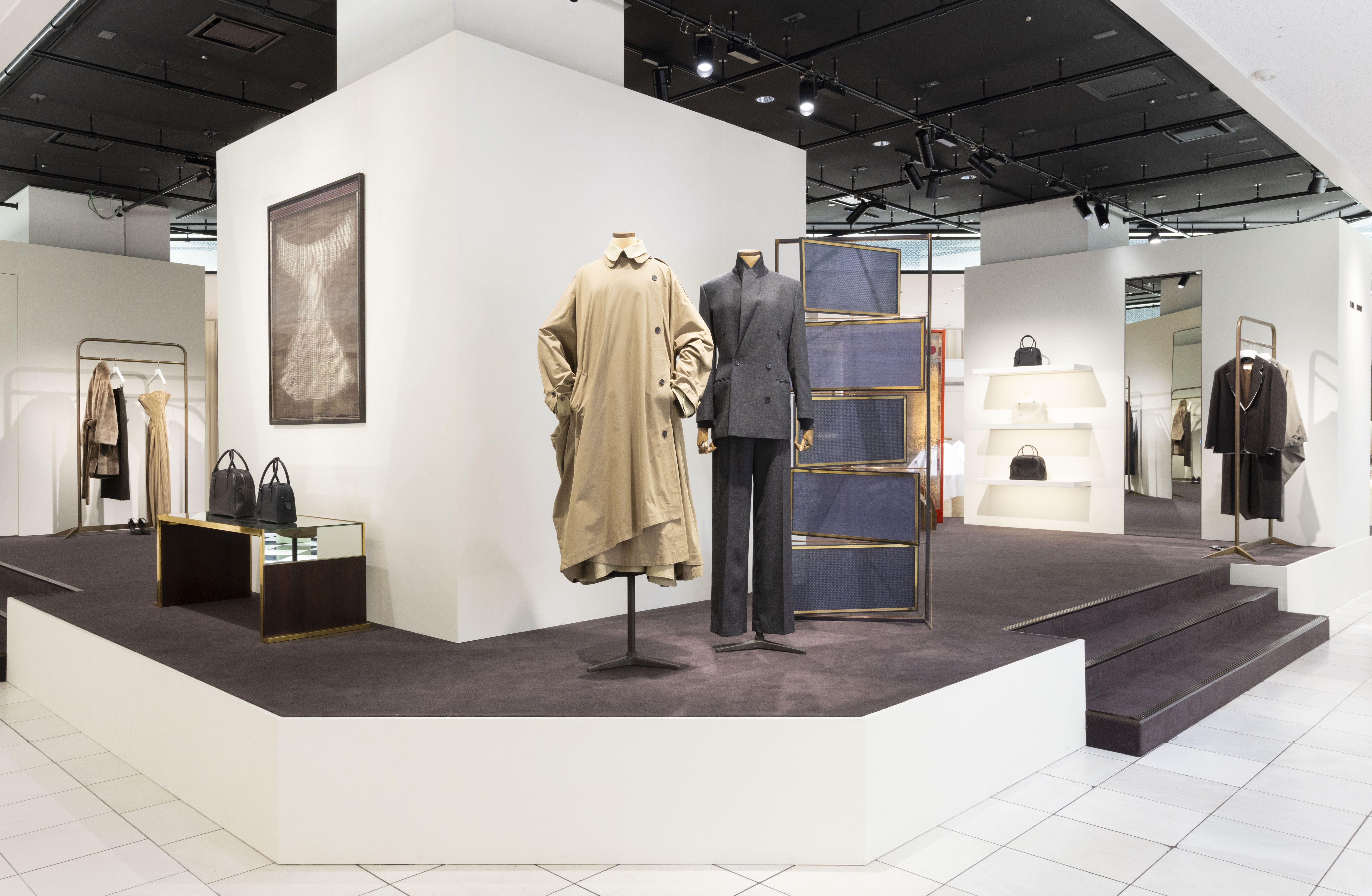 【店舗限定】伊勢丹新宿店、阪急梅田本店
BURBERRY ハーフコート＊未使用＊ 51670-63-