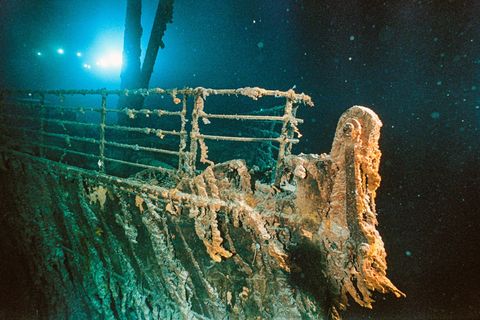 In 1985 vond dr Robert Ballard de Titanic met behulp van beeldtechnieken die door de National Geographic Society waren ontwikkeld Al ruim een eeuw gaat een deel van het geld dat de National Geographic abonnementen opleveren naar onderzoek dat overal ter wereld wordt uitgevoerd
