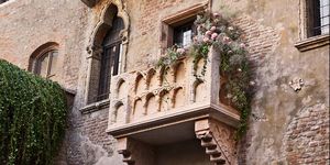 Arch, Architecture, Balcony, Building, Medieval architecture, Wall, Facade, House, Window, History, 