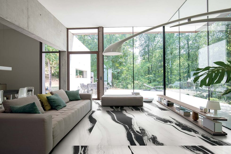 Pavimento Maxi lastra grande formato da interno effetto marmo bianco con  venature nere 120 x 280 cm.