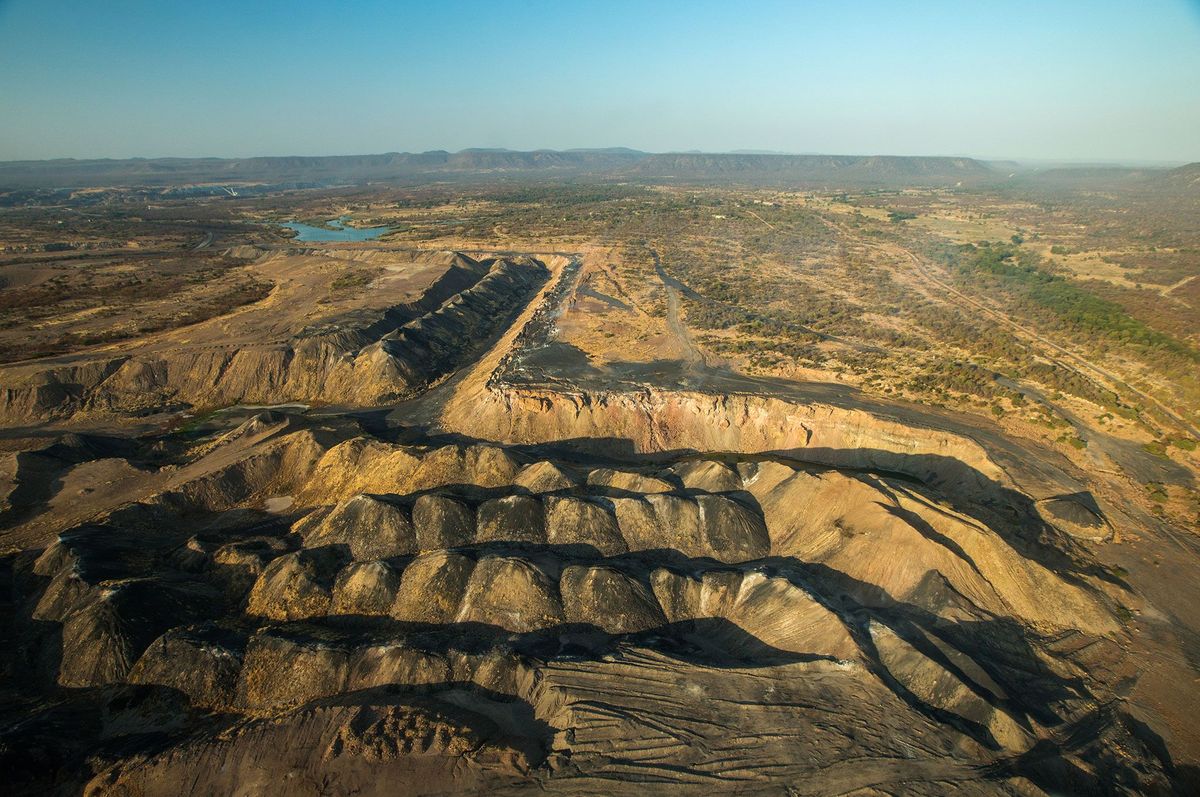 Een steenkolenmijn in Zimbabwe getuigt van de toepassing van fossiele brandstoffen in de zich snel ontwikkelende economie van Afrika