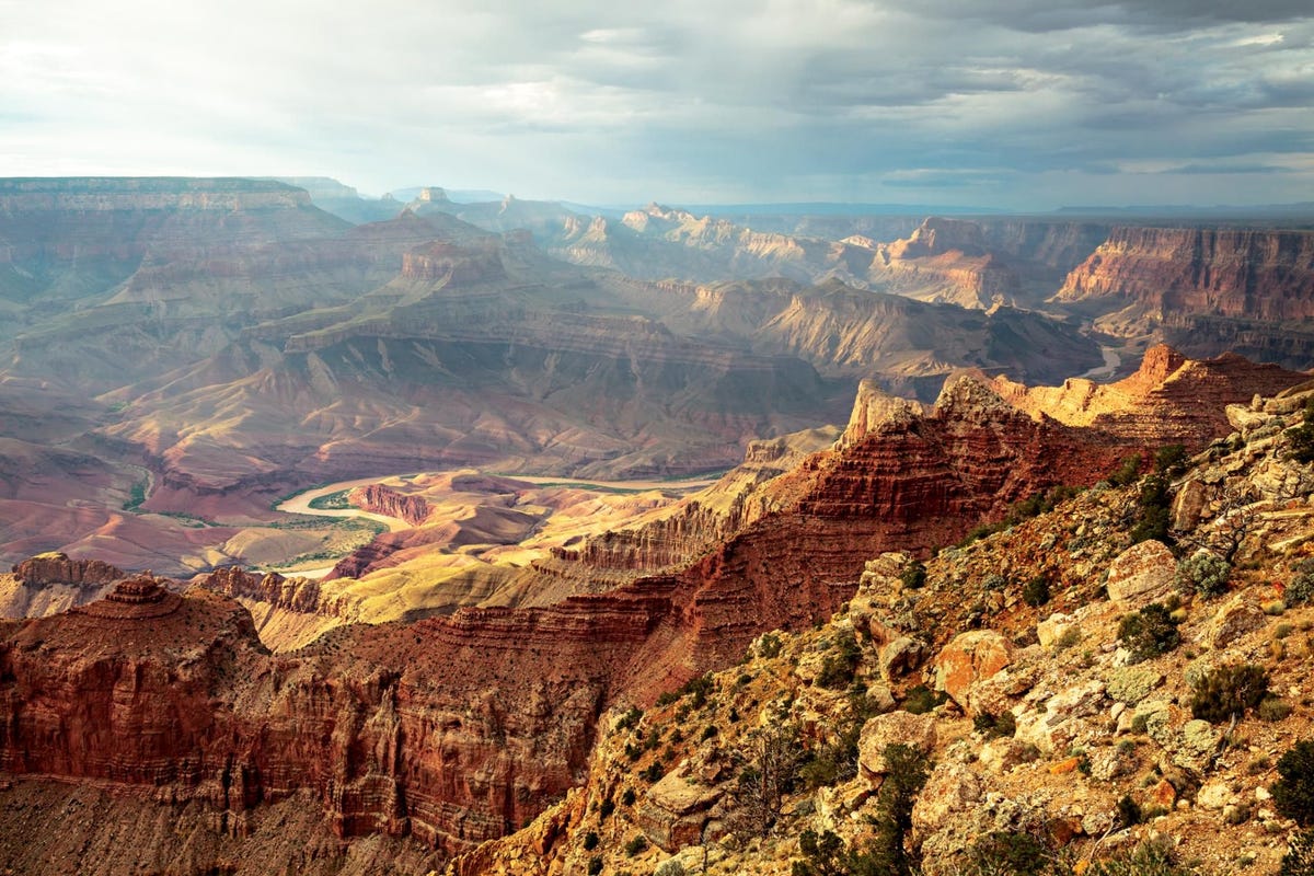 De Coloradorivier meandert door het Grand Canyon National Park in Arizona