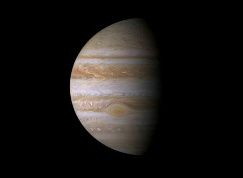 deze composietopname van de sonde cassini is het meest gedetailleerde kleurenportret dat ooit van de gehele planeet jupiter en zijn kolkende wolkenbanden is gemaakt