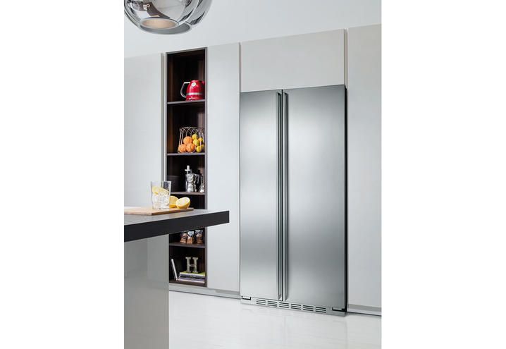 Shelving, Shelf, Drink, Material property, Cupboard, Refrigerator, Kitchen appliance, Silver, Handle, Freezer, 