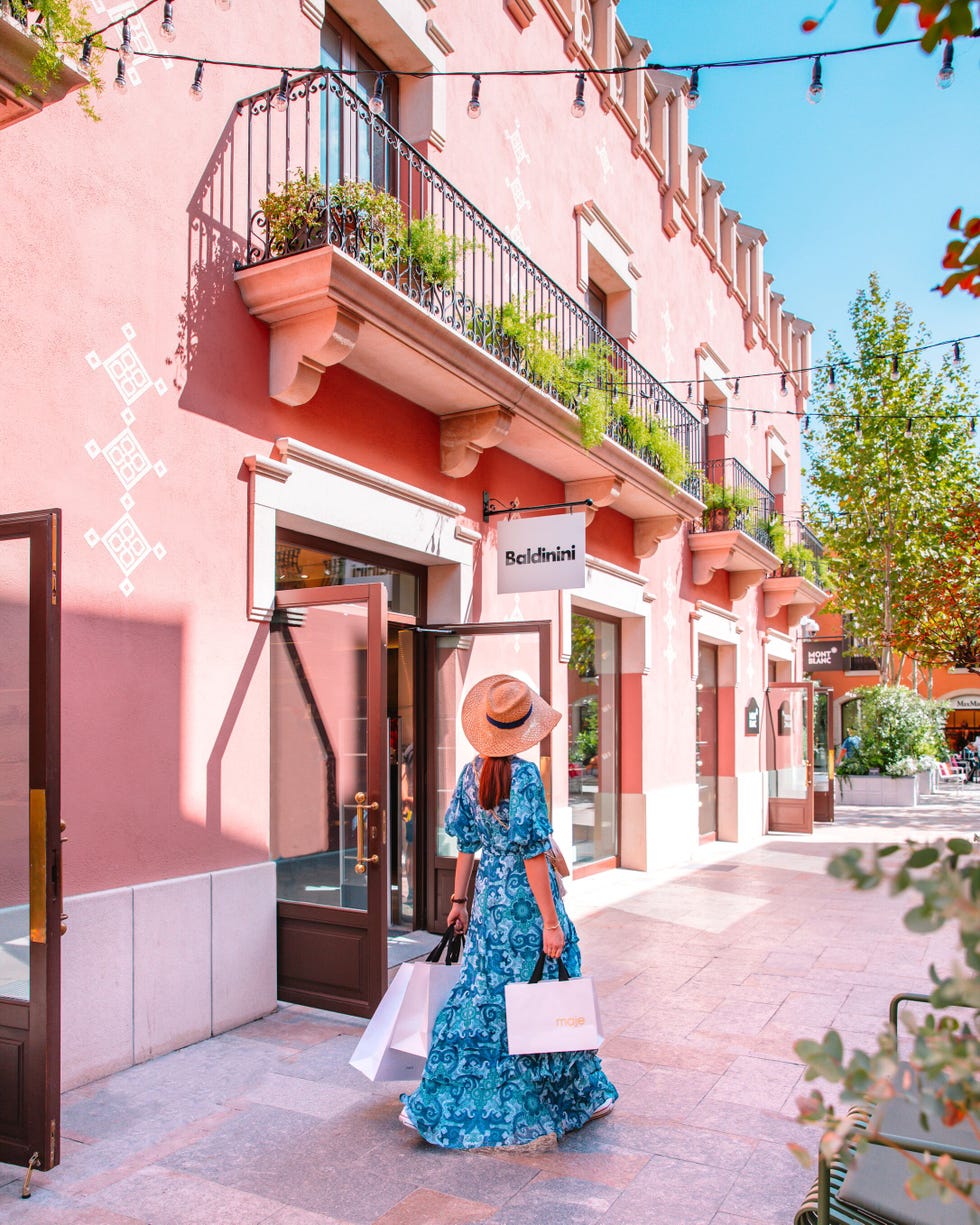 la roca village ellees