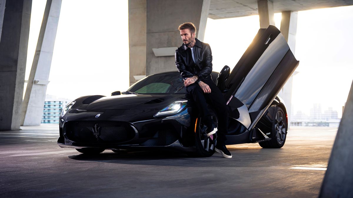 preview for David Beckham tiene nuevo coche: Este exclusivo Maserati MC20 Fuoriserie Edition