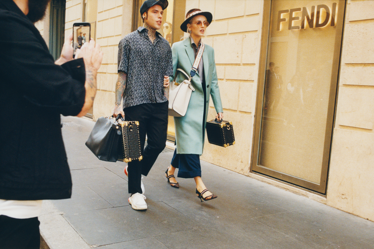 02 68-578623-11 △ [Y] FENDI フェンディ ズッカ柄 バニティ