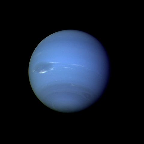 Voyager 2 nam bijna continu fotos van Neptunus toen de ruimtesonde in augustus 1989 de planeet op korte afstand passeerde