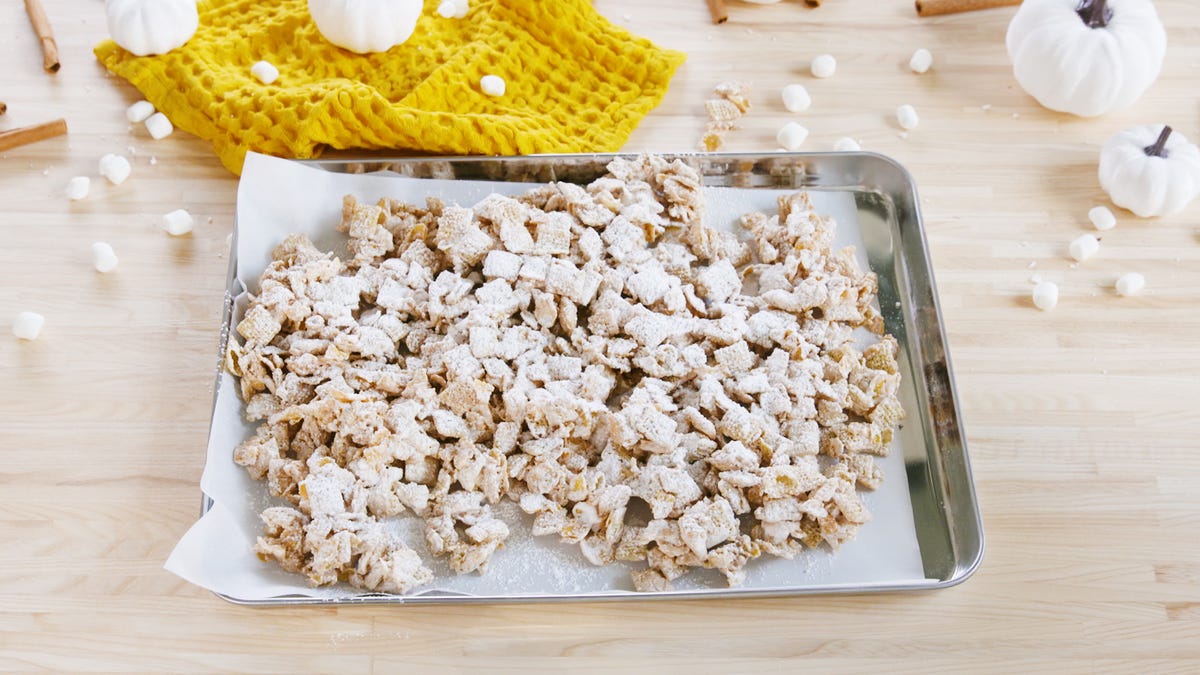 preview for Pumpkin Spice Muddy Munch Is The Perfect Seasonal Snack