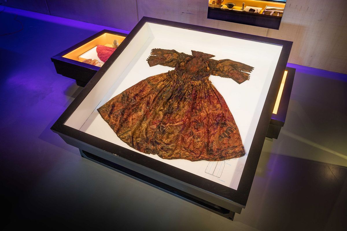 De jurk werd door duikers voor de kust van het eiland Texel gevonden