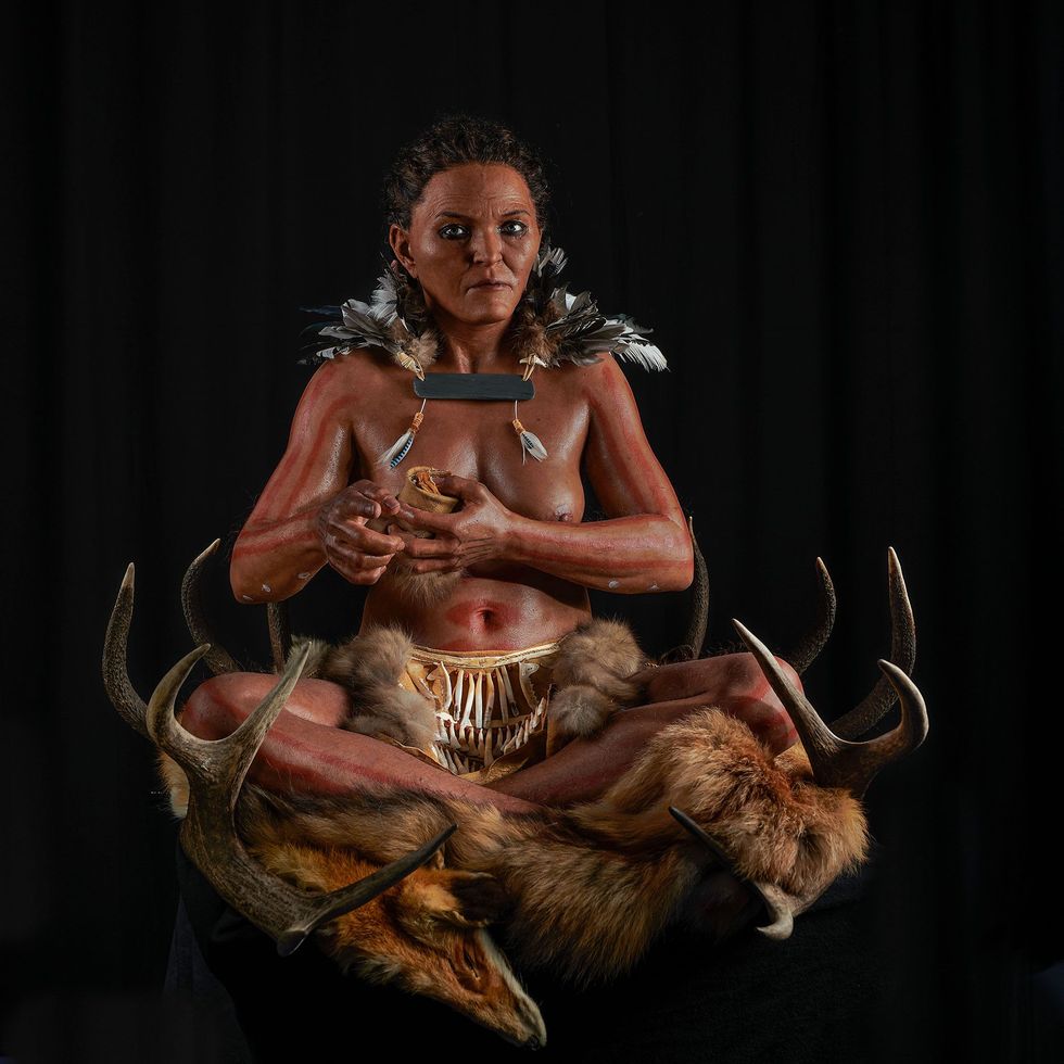Op basis van de beenderen en het DNA van prehistorische jagerverzamelaars wisten onderzoekers een reconstructie te maken van een vrouw die zevenduizend jaar geleden in het huidige ZuidZweden leefde