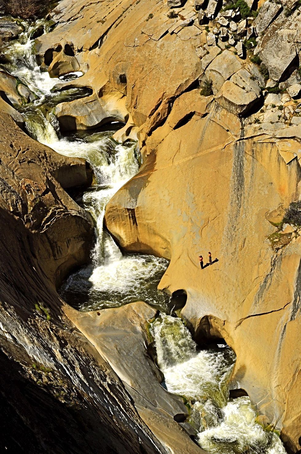 De Seven Teacups is een serie watervallen in Dry Meadow Creek die uitkomt in de rivier Kern in Sequoia National Forest