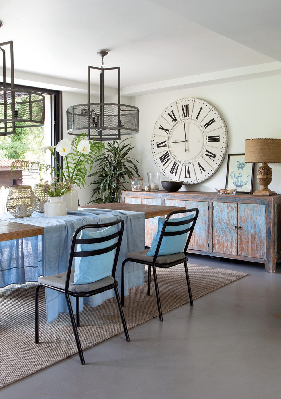 Room, Furniture, Interior design, Wall, Property, Table, Dining room, Home, Building, Floor, 