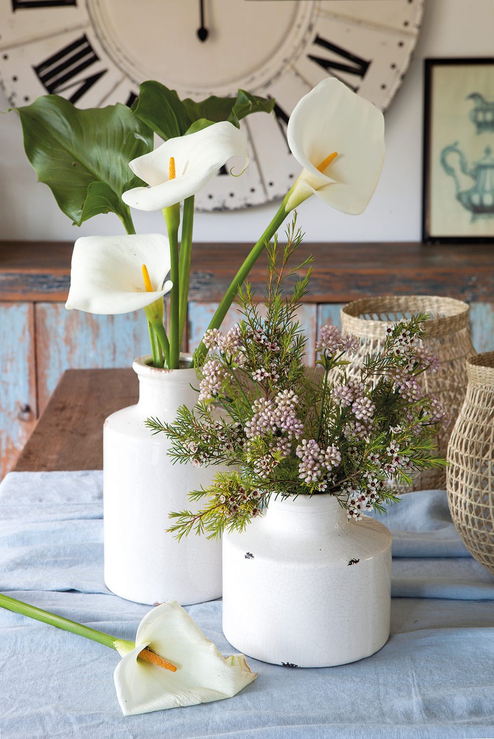 Flower, Flowerpot, Cut flowers, Plant, Table, Centrepiece, Room, Floristry, Wildflower, Floral design, 