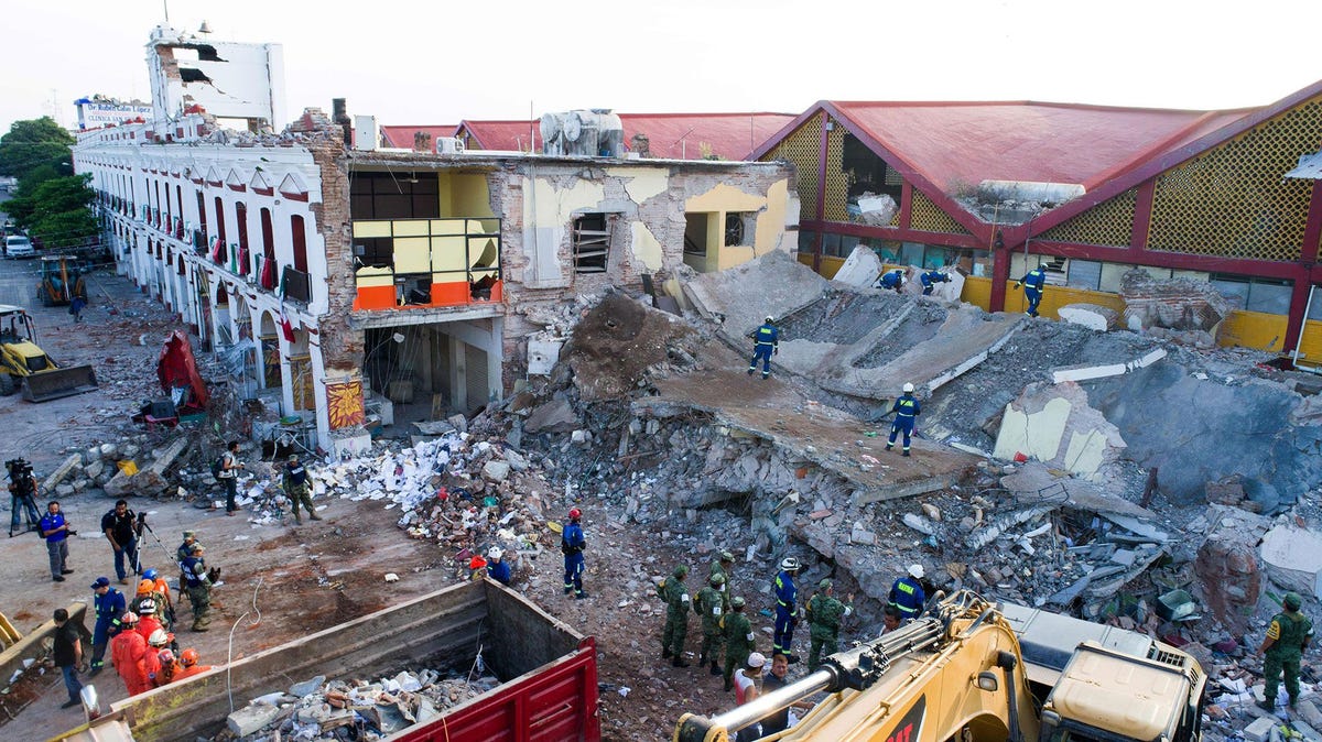 Gebouwen liggen in puin nadat de zuidkust van Mexico in september 2017 door een verwoestende aardbeving is getroffen
