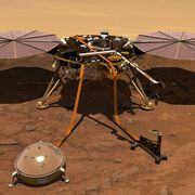 Een illustratie van de Marslander InSight op het oppervlak van Mars Uit de allereerste gegevens van de magnetometer van het ruimtevoertuig blijkt dat er s nachts onverklaarbare schommelingen optreden in het magnetische veld van de rode planeet