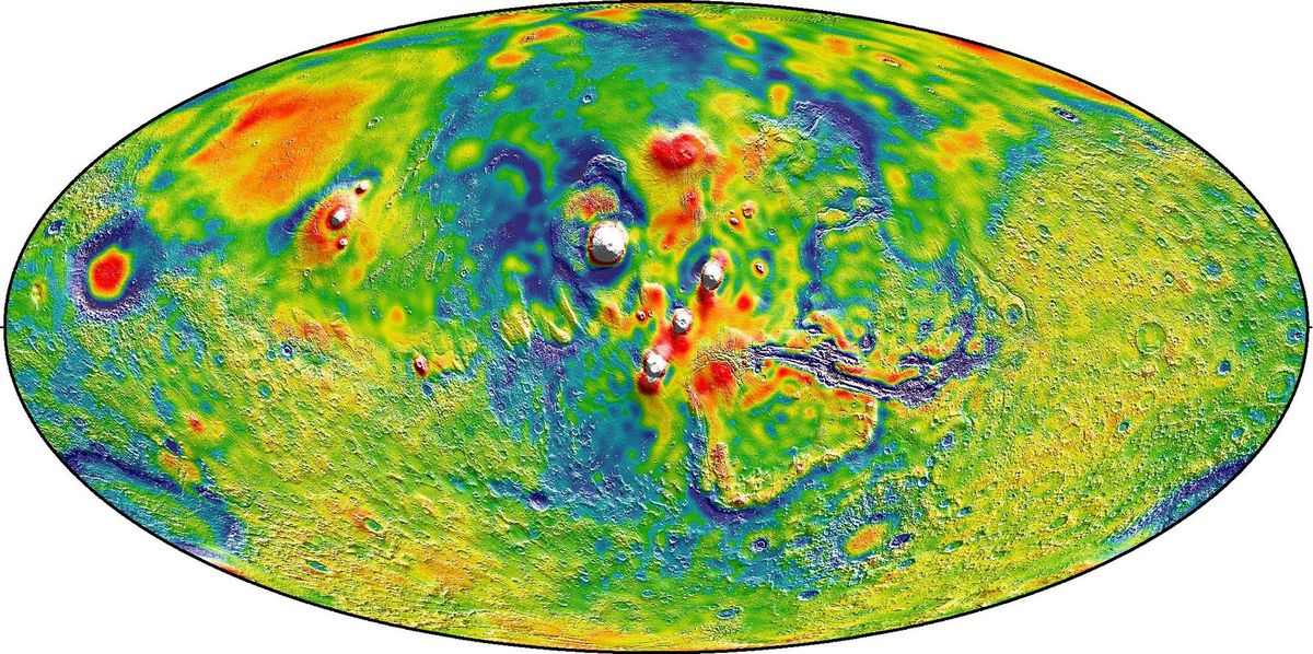 De kleurrijke nieuwe kaart toont hoe de zwaartekracht van Mars over de hele planeet varieert In de witte gebieden is de zwaartekracht sterker vooral in het vulkaanstelsel van Tharsis terwijl blauwe gebieden zones met een zwakkere zwaartekracht aanduiden zoals canyons