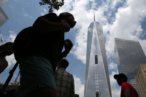 HERDENKING EN HERBOUW  In mei 2014 verrijst het nieuwe One World Trade Center in de skyline van New York op luttele meters van Ground Zero