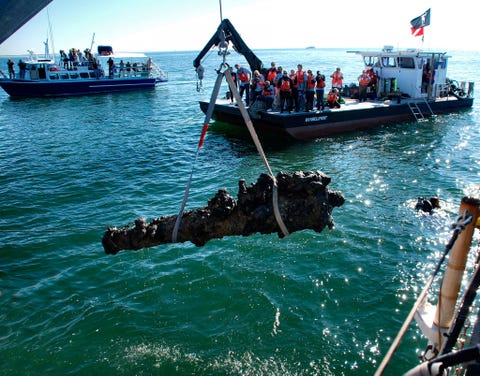 De vondst van het schip de Queen Annes Revenge van de beroemde piraat Blackbeard voor de kust van North Carolina kon rekenen op belangstelling uit de hele wereld In 2011 werd een duizend kilo zwaar kanon uit het water opgevist