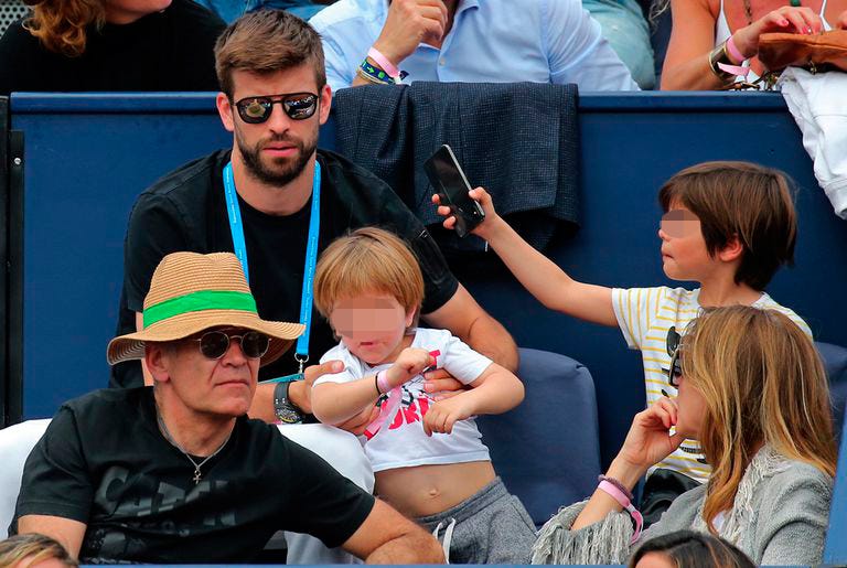 People, Child, Event, Eyewear, Fun, Recreation, Toddler, Glasses, Performance, Vacation, 