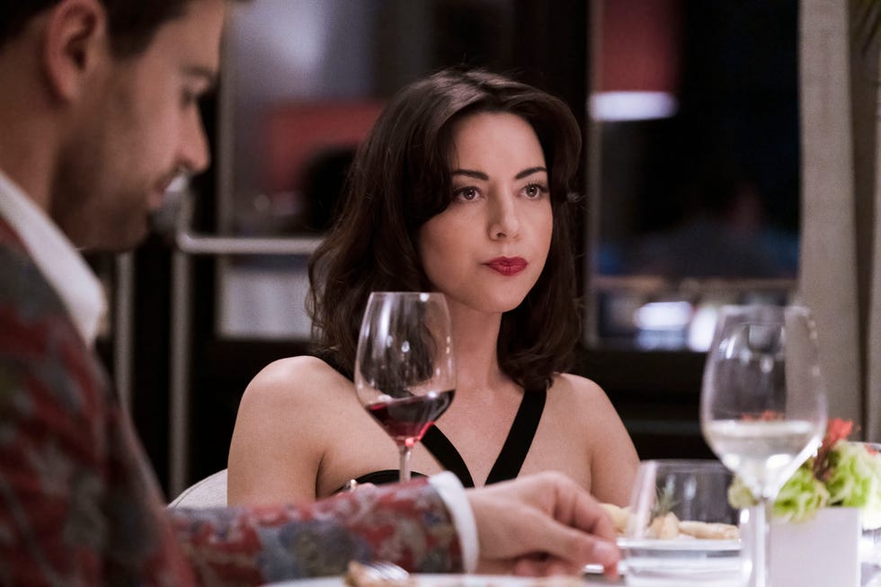 the social satire is set at an exclusive sicilian resort and follows the exploits of various guests and employees over the span of a week.