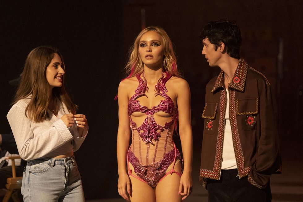 after clashing with her team over her album's first single, jocelyn pushes herself to the limit on the set of her new music video, while nikki sees potential in backup dancer dyanne tedros introduces jocelyn and leia to izaak and chloe
