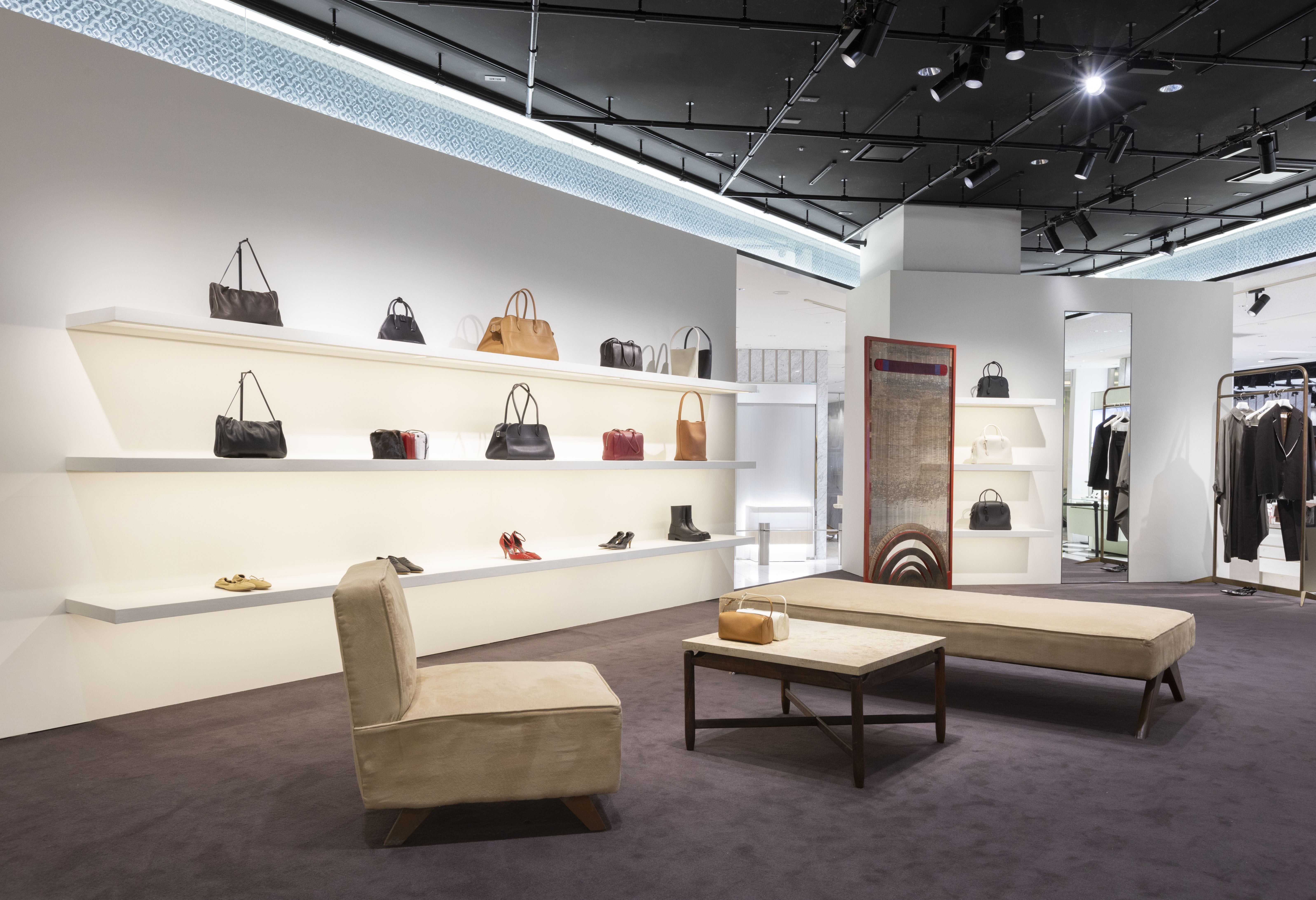 【店舗限定】伊勢丹新宿店、阪急梅田本店
BURBERRY ハーフコート＊未使用＊ ザ・ロウ」が伊勢丹新宿店と阪急うめだ本店にてポップアップを