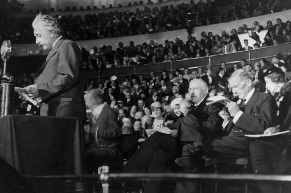 Einstein in 1933 tijdens zijn Wetenschap en beschavinglezing in de Londense Royal Albert Hall