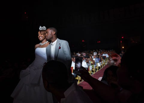 Jasmine Mitchell Miss Maroon and White 2016 van Spelman College loopt voor het laatst in die hoedanigheid naar voren voordat er een nieuwe kandidate tot koningin van Morehouse wordt gekroond Er worden al heel lang missverkiezingen gehouden aan HBCUs maar de laatste tijd verandert hun betekenis