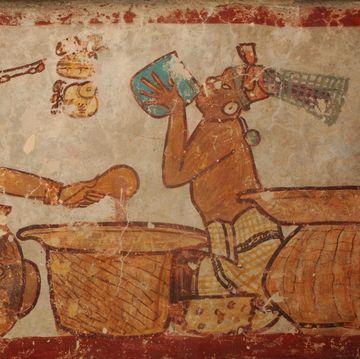 deze schildering uit de oude mayastad calakmul verbeeldt het bereiden en drinken van cacao