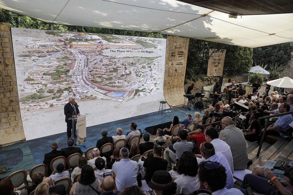 David Friedman de Amerikaanse ambassadeur in Isral hield afgelopen juni een toespraak bij een controversile archeologische opgraving in OostJeruzalem