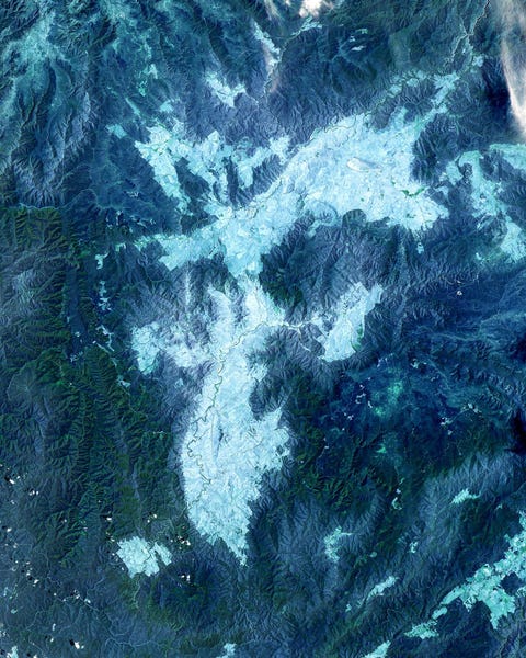 Grazige weiden in Australi in de vorm van de letter F worden in deze foto lichter weergegeven dan het omringende bos de opname werd op 27 december 2015 gemaakt door de satelliet Landsat 8