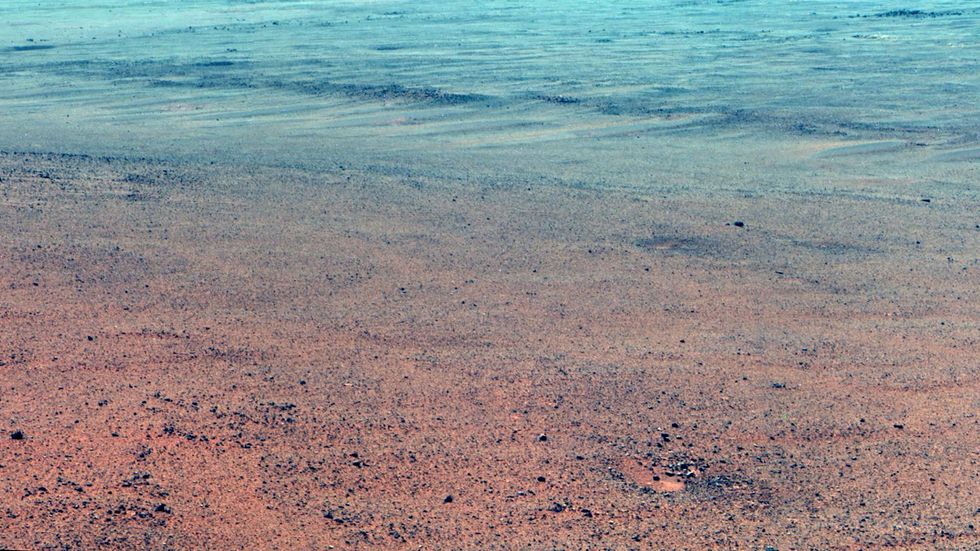 Rotsen vormen de contouren van een oud kanaal waar ooit misschien water heeft gestroomd op Mars