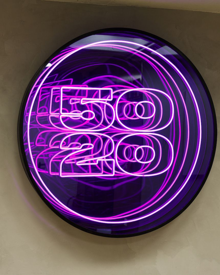 neon logo studio 5020 sony madrid